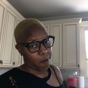 Meet your Posher, Edith